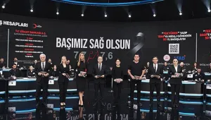 Enkazın üzerinde devletli şov