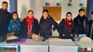 Kadınlar ve çocuklar standlarda