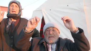 Defnettikleri mezarlığa sığındılar