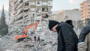 Depremi yeniden yaşarken