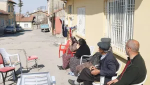 Hasarsız mahalleyi boşaltıyor