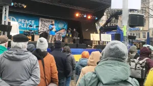 Konser geliri depremzedelere