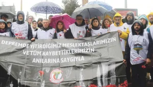 Sağlıkçılar yasta karşıladı