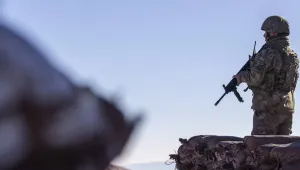 Asker kiliseye çöktü, Gever abluka altında