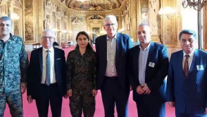 Paradoks: YPG ve YPJ Fransa senatosunda 