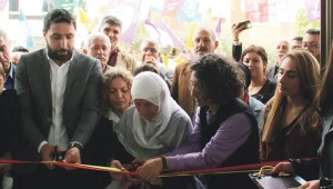 Ailesi için avukat, halkı için vekalet