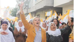 Sokak ve Meclis arasında köprü