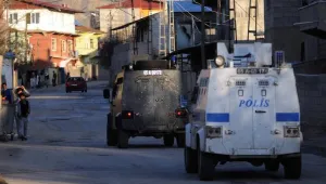 Polis gelip düğünü izlemiş