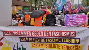 Diktatörün kitle desteğini yarmak