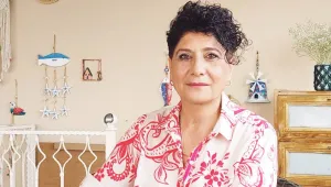 Tahta parçası, kapı kasası, paslı çivi ile sanat