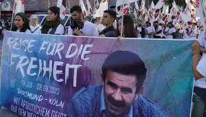 Gençler Öcalan için yürüyor