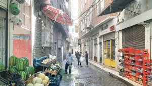 Kayyum, Anzele'de geri adım attı