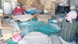 Emekleriyle ayağa kalktılar
