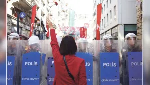 Cumartesi Annelerine polis kuşatması