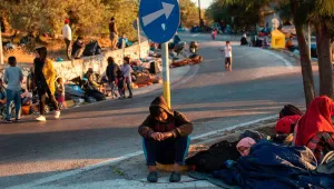 Mülteciye bu dünyanın yol kenarları ve mezarlıkları düştü