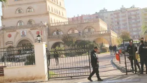 Kayyum, polise koşturuyor