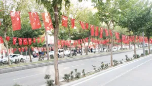 Türk’ün bayrağına kayyum cömertliği
