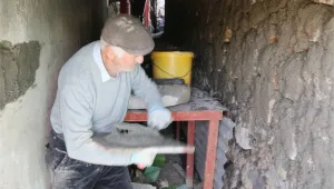 70 yaşındaki depremzede inşaatlarda çalışıyor