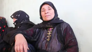Öfkeli ve başı dik