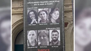 Paris’te şehitlerin posteri