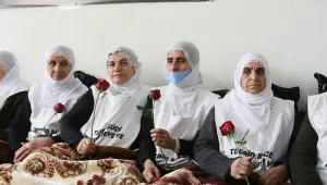 Şehit anneleri nöbette