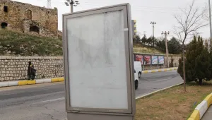 Kayyum billboardları kapattı