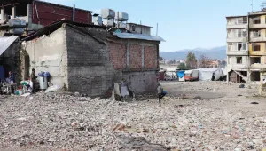 Sarılan yara da tutulan söz de yok