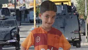 Bayrak ve çocuk
