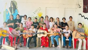 Çocuklara gitar, erbane, darbuka