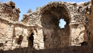 Habab Manastırı yok oluyor