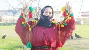 Kesk û sor û zer gulîsiyle 8 Mart’a hazır