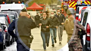 Paris'te bıçaklı saldırı