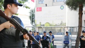 Belediyeyi AKP binasına çevirdiler