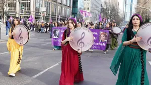 Avrupa kentlerinde  ‘Jin jiyan azadî’ yankılandı