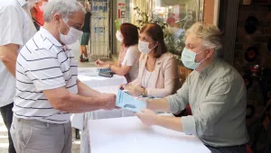 'Yıkılacak Duvarlar' kitabı için imza etkinliği
