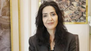 Duvarı yıkmaya başladık
