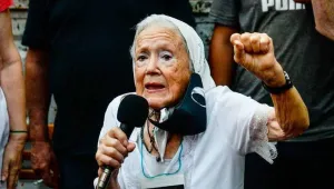 Nora, bir Perşembe günü veda etti