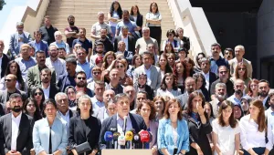 Halkın geleceğini de çaldılar