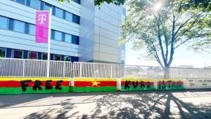 FC St. Pauli taraftarları: Free Kurdistan