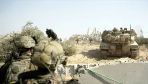 Gazze'de tanklar evleri yıkıyor