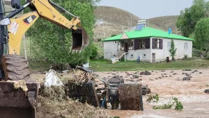 Serhed kentlerini sel vurdu