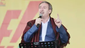 Böyle kardeşlik olmaz!