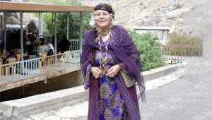 Kurdistan doğasına aşık bir kadın