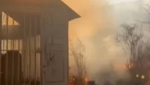 Mezarlık ateşe verildi