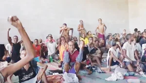 Esir bin 300 göçmen kurtarıldı
