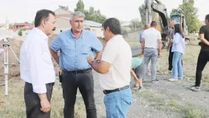 Agirî, enkazı kaldırıyor