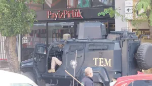 29 kişi Kürtçe için gözaltında