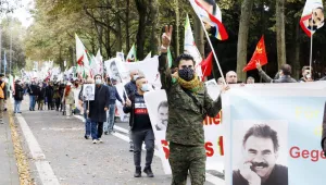 Öcalan bayrakları sınırlanamaz