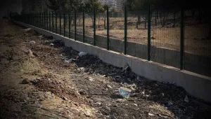 Böl-yönet duvarına devam