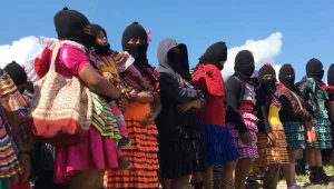 Zapatista kadınları savaşa hazırlanıyor